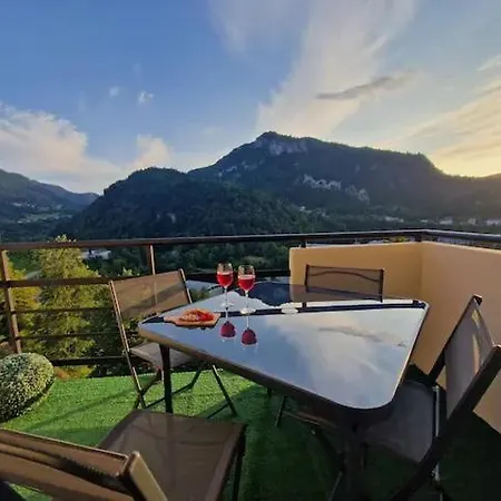 Lumineux Avec Vue Sur Les Montagnes. Apartment *