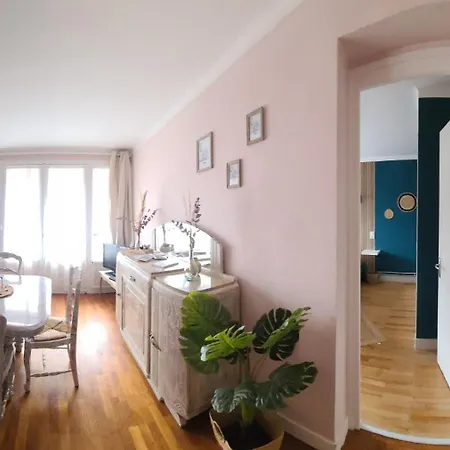 Apartment Lumineux Avec Vue Sur Les Montagnes.